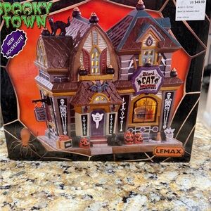 Lemax Spooky Town Haunted House with Black Cat and Skeletons